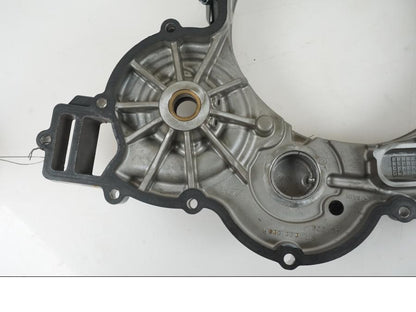 Snett nerifrån på Kopplingskåpa från en KTM 1290 Super Duke R -2021 motorcykel.