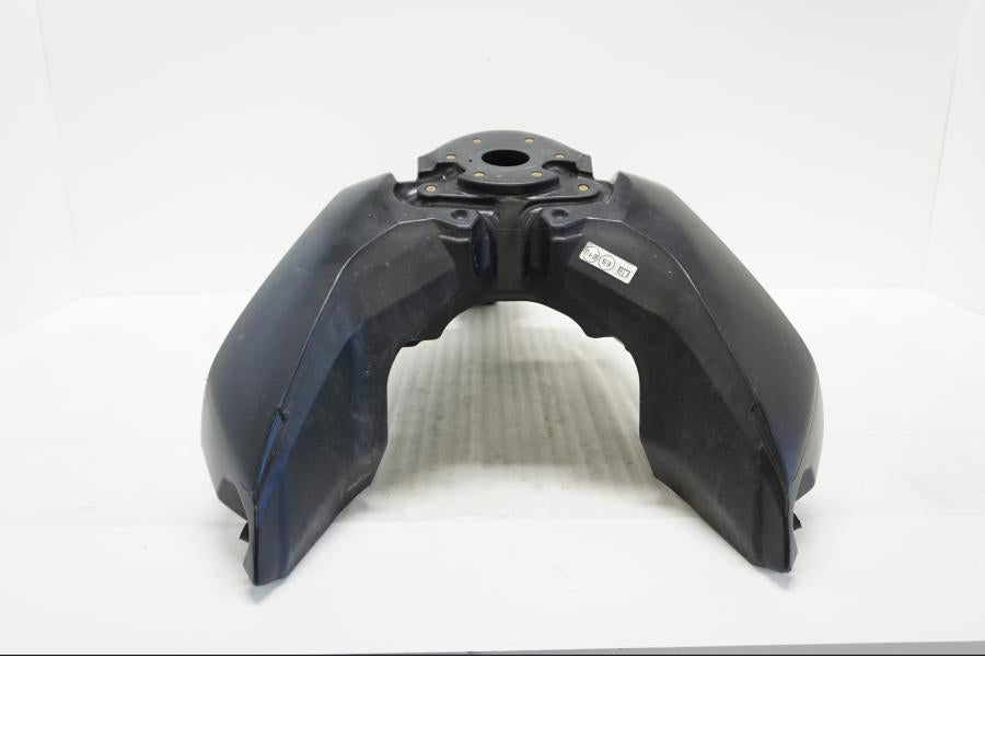 Vänster sida på Bensintank från en Ducati Hypermotard -2020 motorcykel.