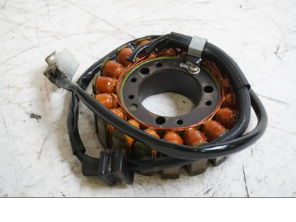 Framsidan på Generator från en Kawasaki VN 800 -1999 motorcykel.