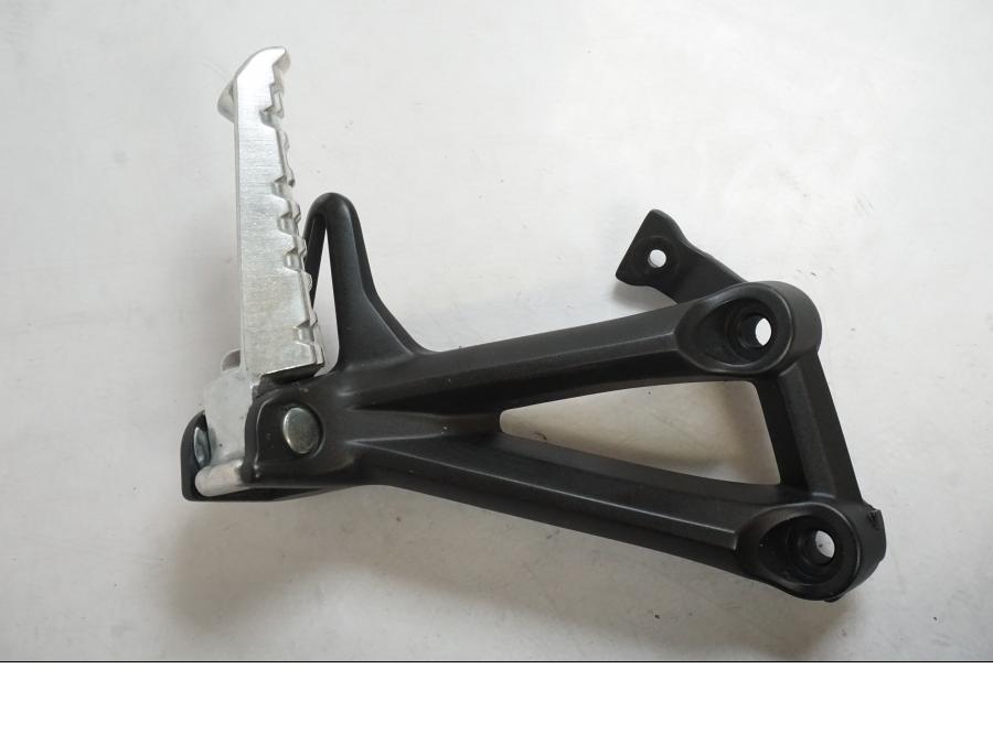 Framsidan på Fotpinne från en Yamaha MT-09 -2019 motorcykel.