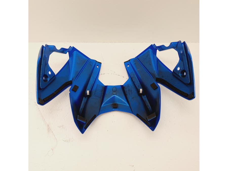 Snett uppifrån på Bensintankskåpa från en Suzuki GSX-S 750 -2018 motorcykel.