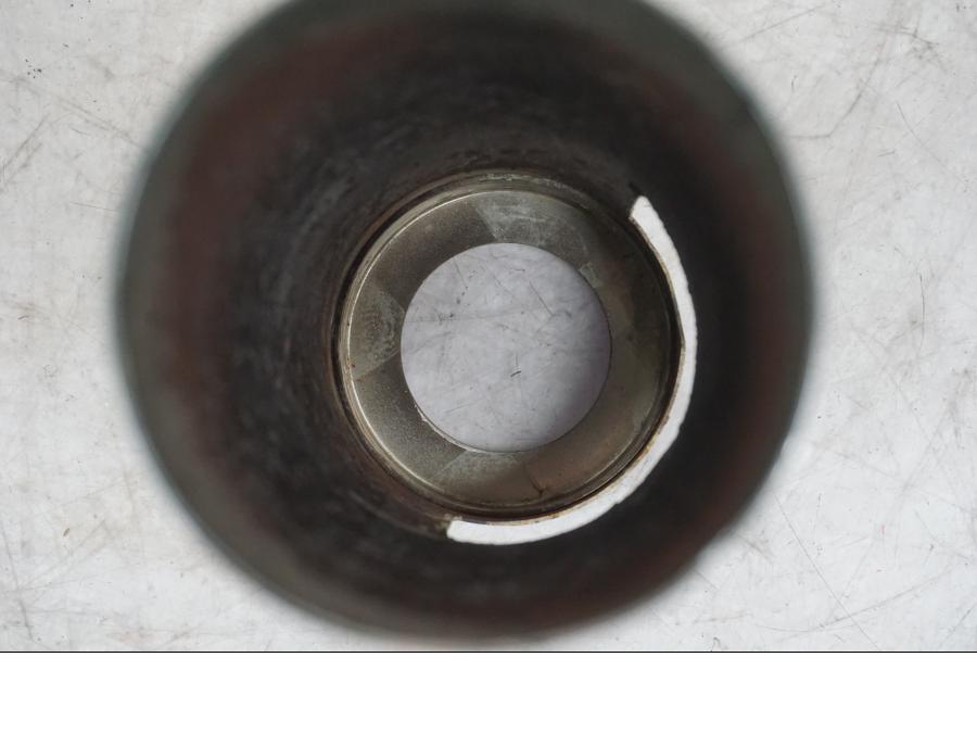 Snett nerifrån på Gaffeldekorrör från en Kawasaki VN 1500 -1996 motorcykel.