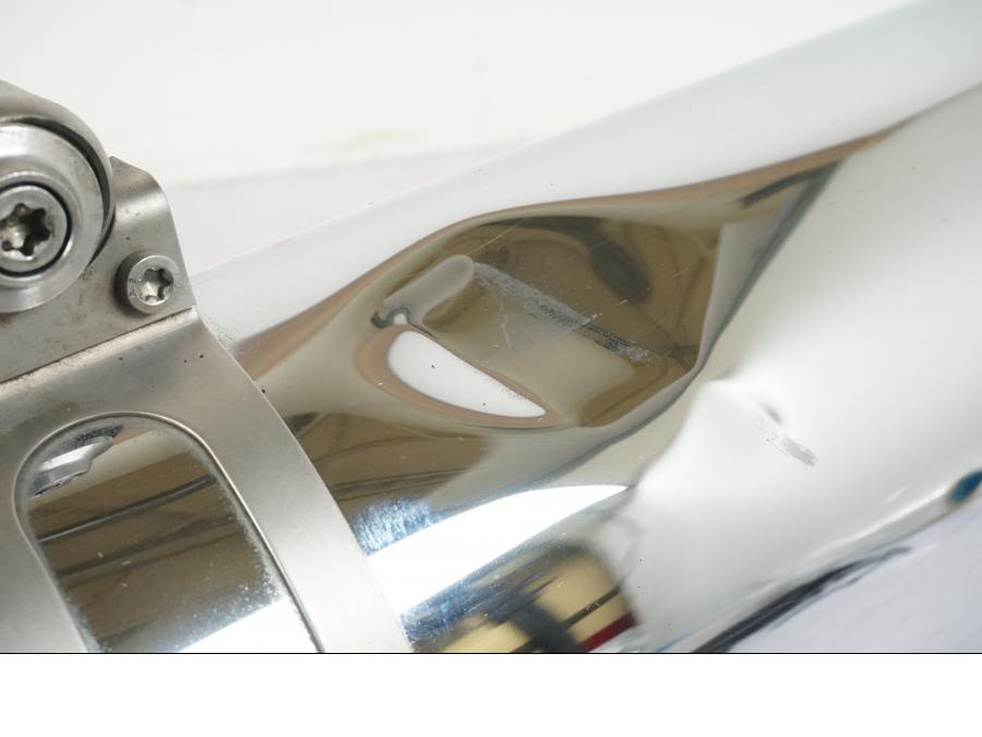 Snett uppifrån på Ljuddämpare från en BMW R 1200 GS -2007 motorcykel.