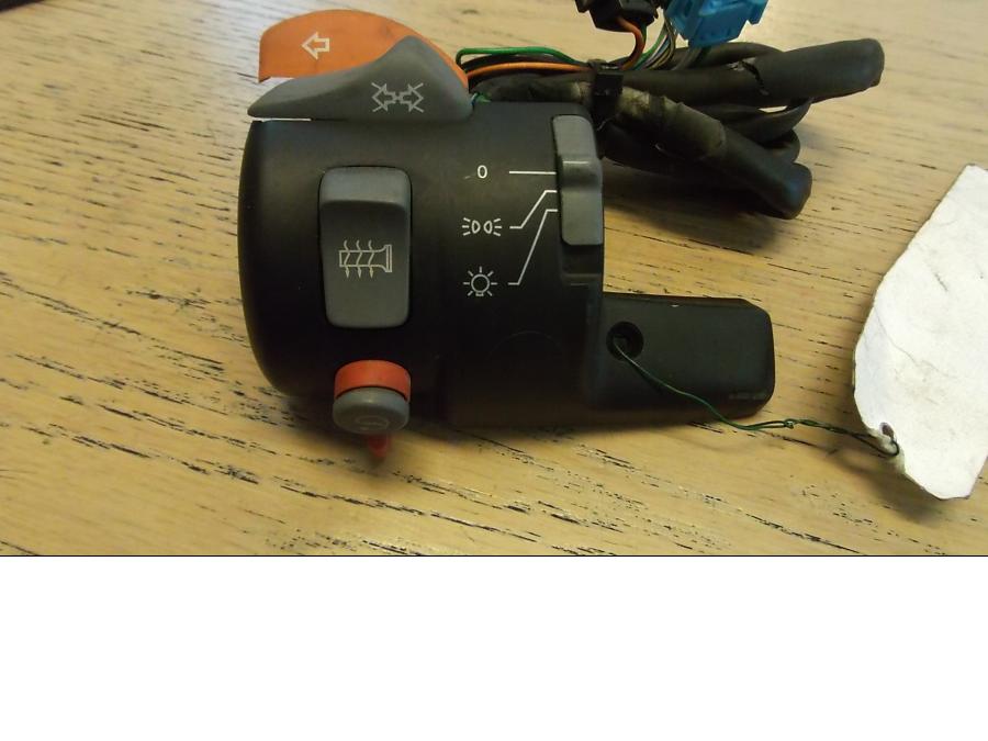 Framsidan på Styrelreglage från en BMW R 1100 S -1999 motorcykel.