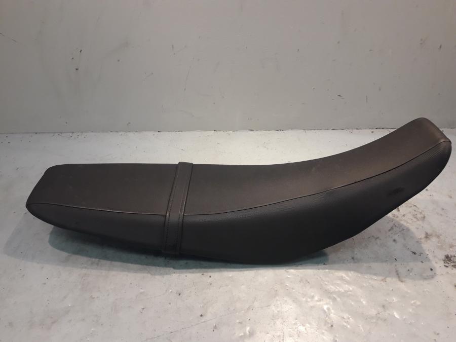 Framsidan på Sadel från en Yamaha WR 125 -2010 motorcykel.