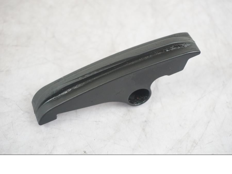 Framsidan på Kedjeguide från en KTM 1290 Super Adventure S -2022 motorcykel.