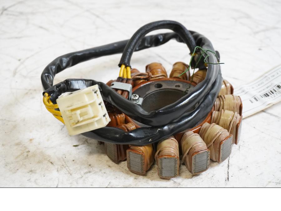 Framsidan på Generator från en Kawasaki ZZ-R 1400 -2007 motorcykel.