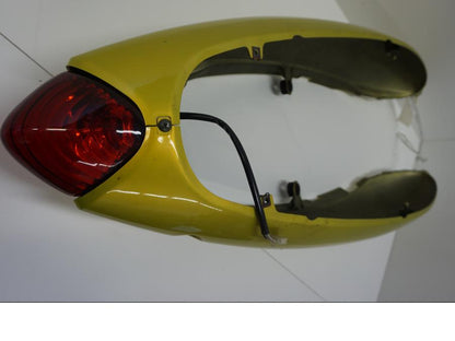 Snett uppifrån på Bakvinge från en Suzuki GSX 600 F -2000 motorcykel.