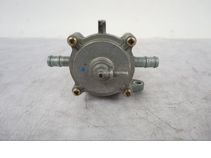 Vänster sida på Bensinkran från en Honda VTR 1000 F -1997 motorcykel.