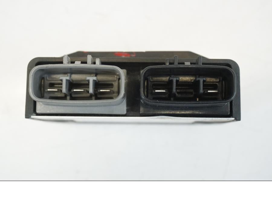 Snett nerifrån på Likriktare från en Ducati Streetfighter V4 -2020 motorcykel.