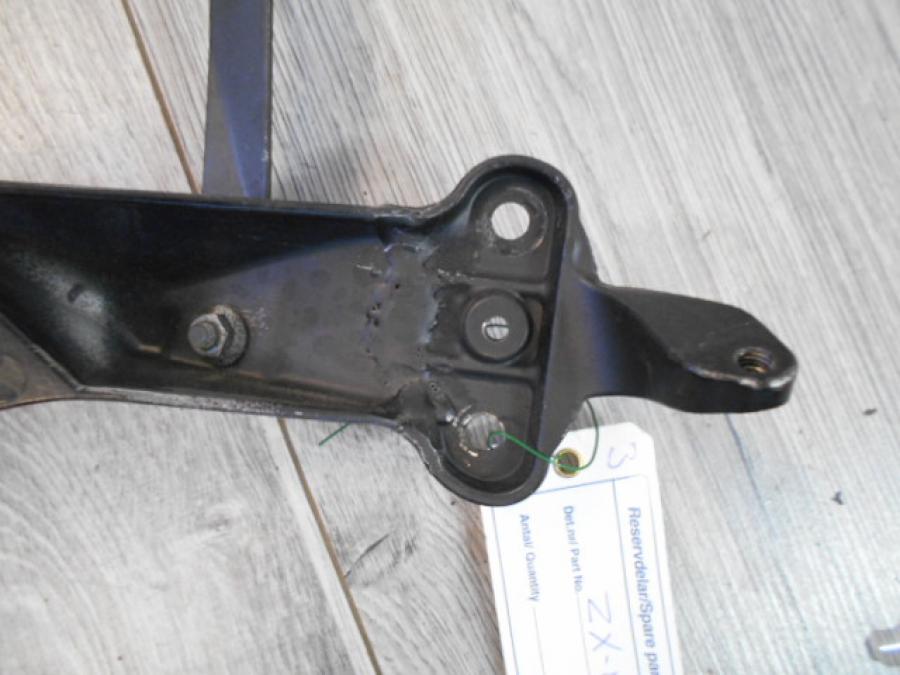 Baksidan på Toppkåpstag från en Kawasaki ZX-10R -2005 motorcykel.