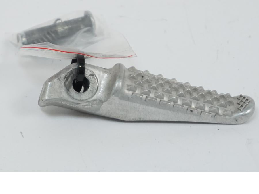 Framsidan på Fotpinne från en Honda CB 650 R -2019 motorcykel.