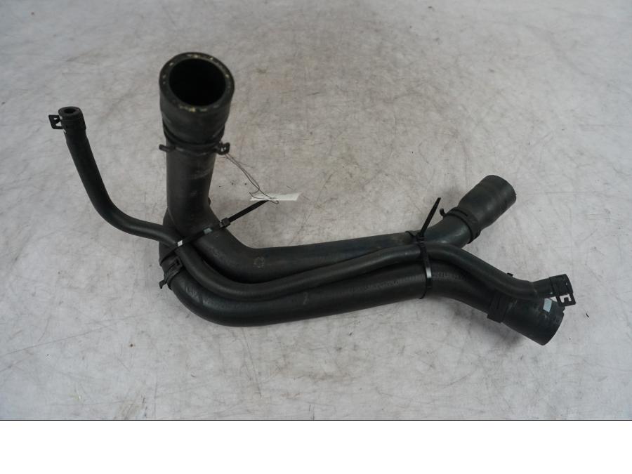 Baksidan på Vattenkyl Slang Set från en BMW S 1000 XR -2019 motorcykel.