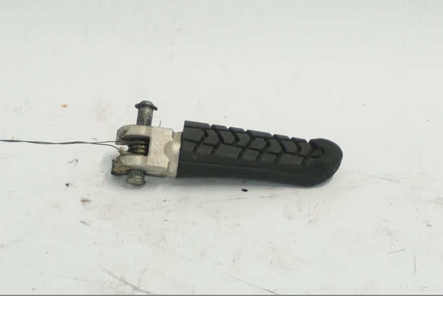 Framsidan på Fotpinne från en KTM 790 Duke -2018 motorcykel.