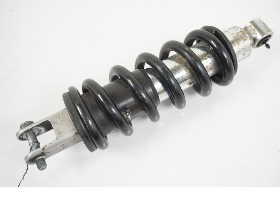 Snett nerifrån på Stötdämpare från en BMW F 650 CS -2002 motorcykel.