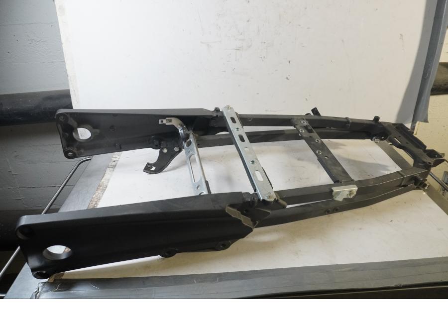 Vänster sida på Bakram från en Kawasaki ZZ-R 1400 -2010 motorcykel.