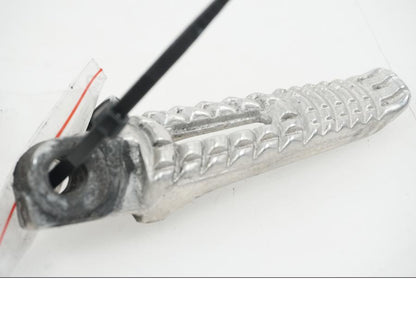 Snett nerifrån på Fotpinne från en Suzuki GSX-R 1000 -2007 motorcykel.