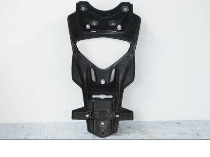 Snett nerifrån på Skylthållare från en Suzuki GSX 1300 BK -2008 motorcykel.