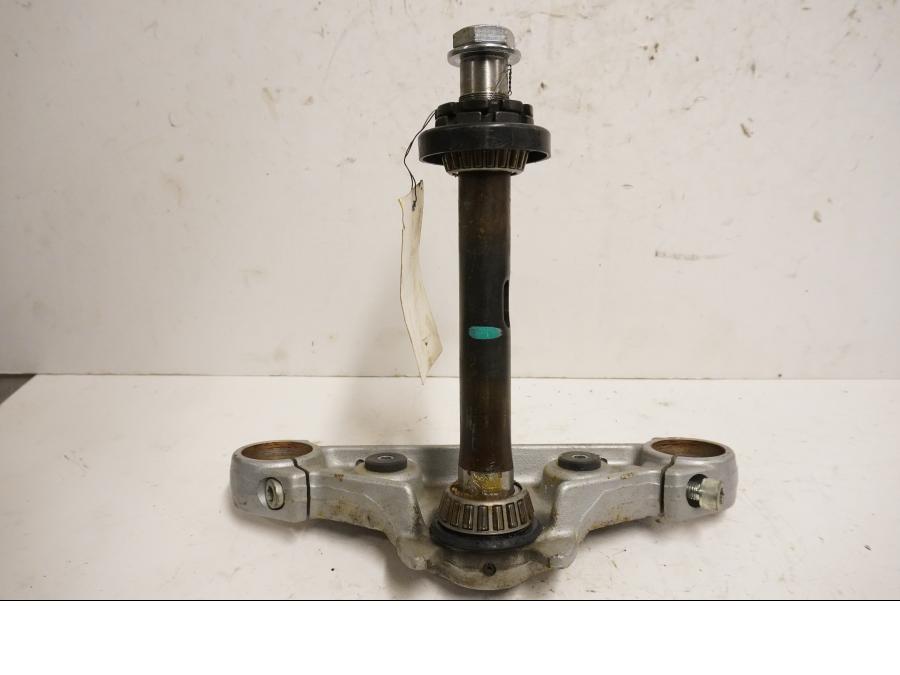 Framsidan på Gaffelkrona från en Kawasaki VN 1500 -1999 motorcykel.