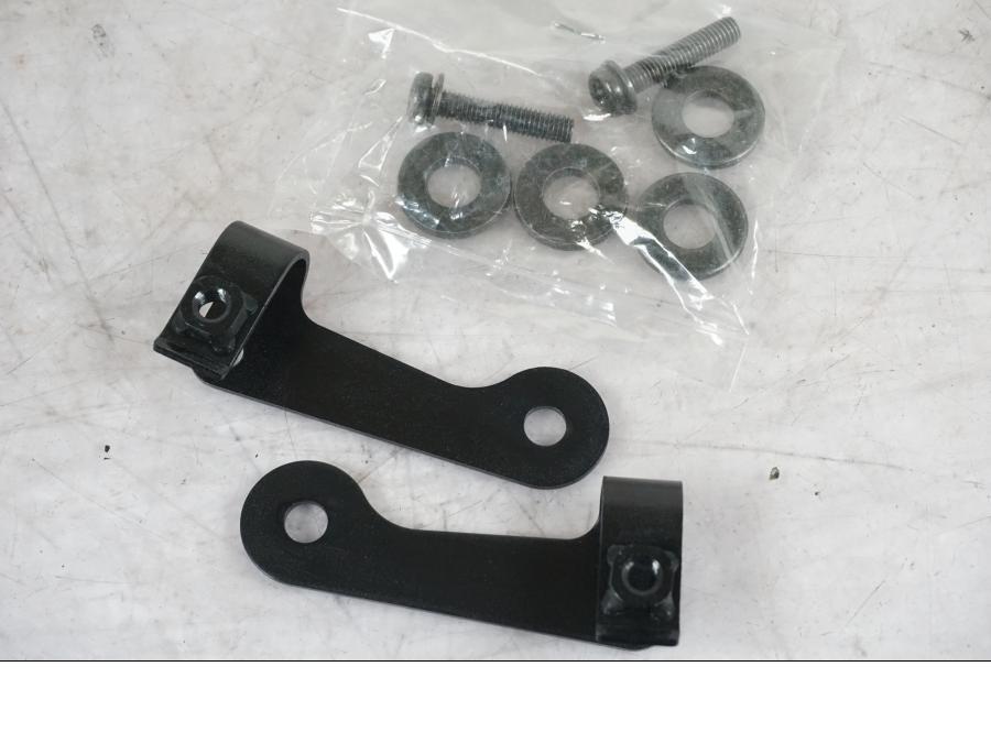 Höger sida på Vindrutefäste från en Yamaha Tracer 900 -2016 motorcykel.