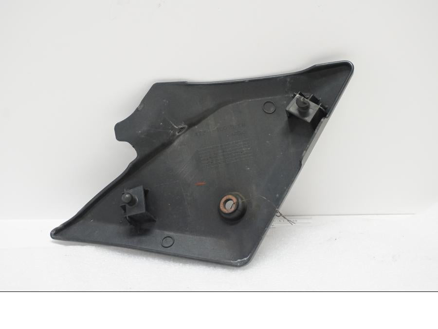 Baksidan på Sidopanel från en Suzuki SV 1000 -2007 motorcykel.