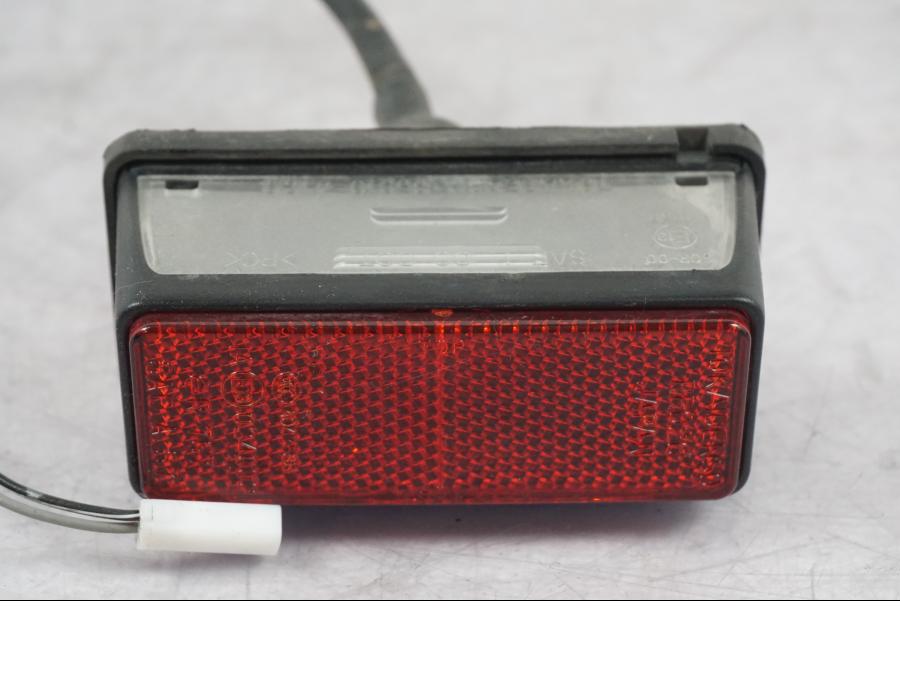 Vänster sida på Skyltbelysning från en Suzuki GSF 1250 -2010 motorcykel.