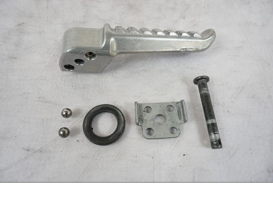 Framsidan på Fotpinne från en Kawasaki Z 800 -2014 motorcykel.