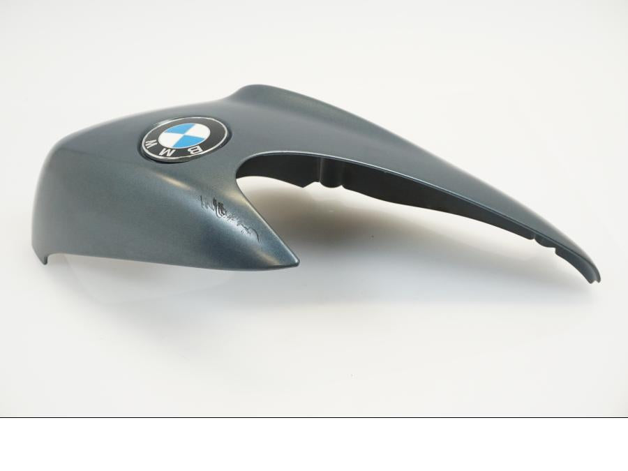 Baksidan på Bensintankskåpa från en BMW R 1150 R -2002 motorcykel.