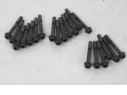 Vänster sida på Skruv / Mutter etc från en Kawasaki Z 900 -2019 motorcykel.