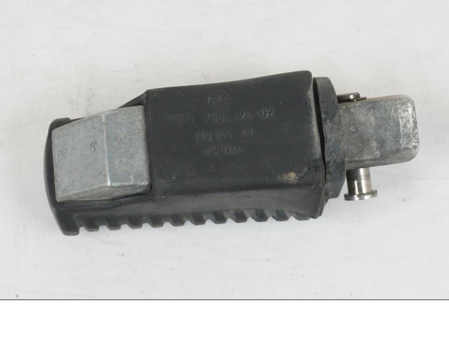 Höger sida på Fotpinne från en BMW F 800 GS -2008 motorcykel.