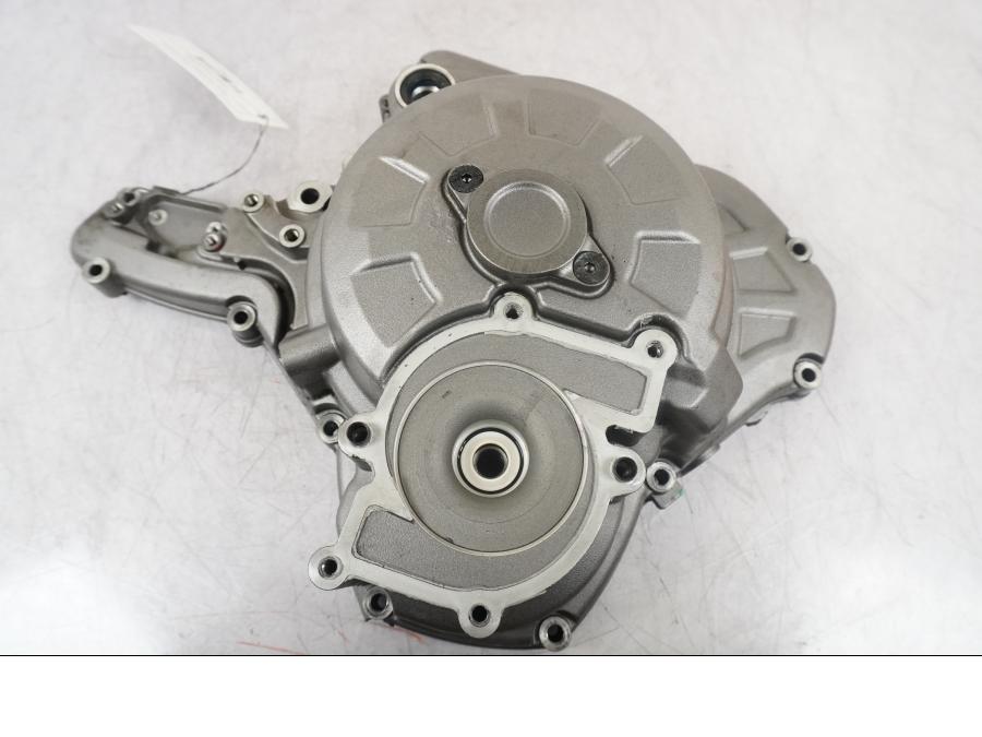 Framsidan på Generatorkåpa från en Ducati Multistrada 1260 -2020 motorcykel.