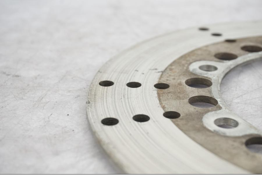 Vänster sida på Bromsskiva från en Kawasaki Z 750 80-tal -1982 motorcykel.