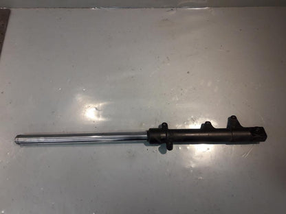 Baksidan på Gaffelben från en Honda CBR 125 R -2008 motorcykel.