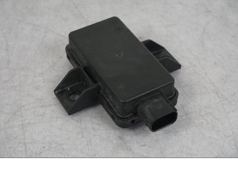 Baksidan på Däcktrycksgivare styrenhet från en KTM 1290 Super Adventure R -2018 motorcykel.