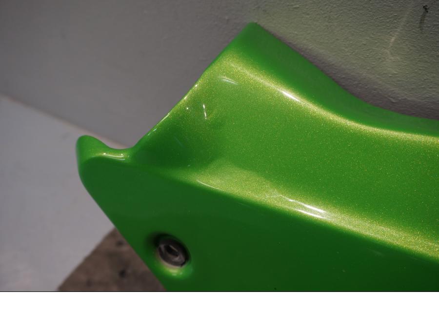 Höger sida på Värmeskydd från en Kawasaki ZX-10R -2008 motorcykel.