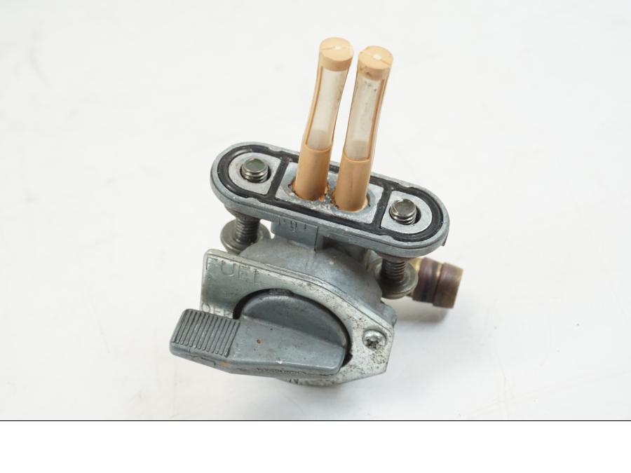 Baksidan på Bensinkran från en Yamaha YZF R6 -1999 motorcykel.