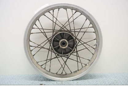 Baksidan på Fälg från en BMW F 650 ST -1999 motorcykel.