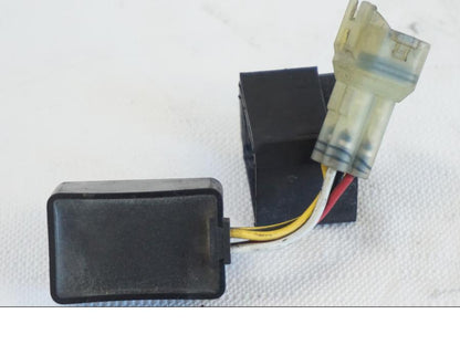 Baksidan på Bensinpumpsrelä från en Kawasaki VN 1500 Mean Streak -2002 motorcykel.