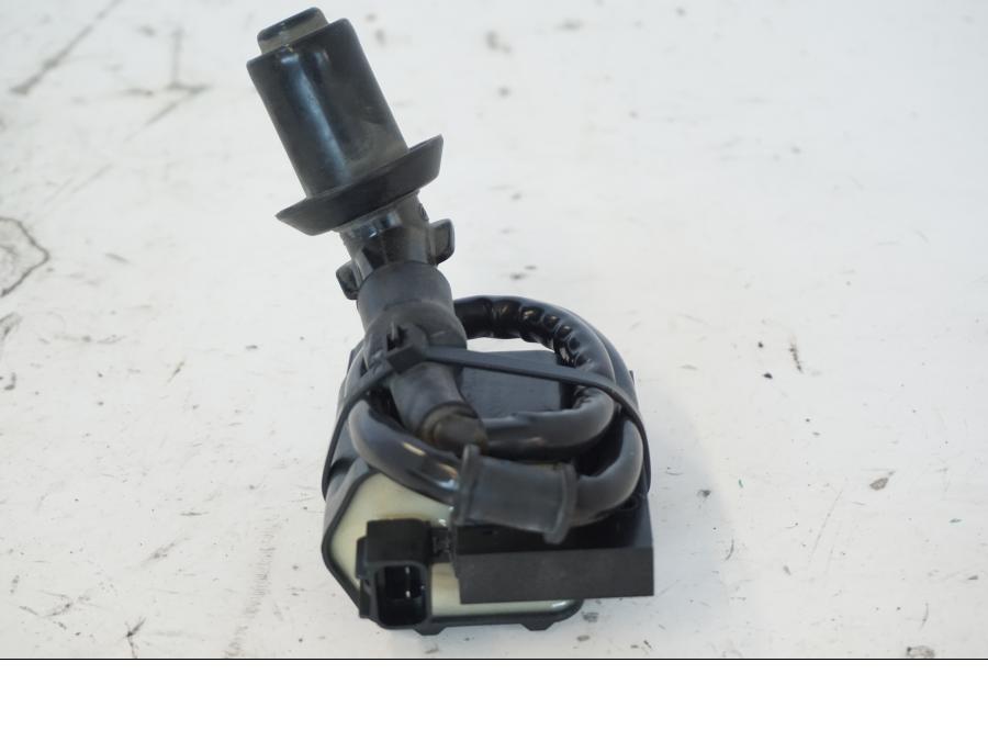 Vänster sida på Tändspole från en Kymco Agility 125 -2019 scooter.