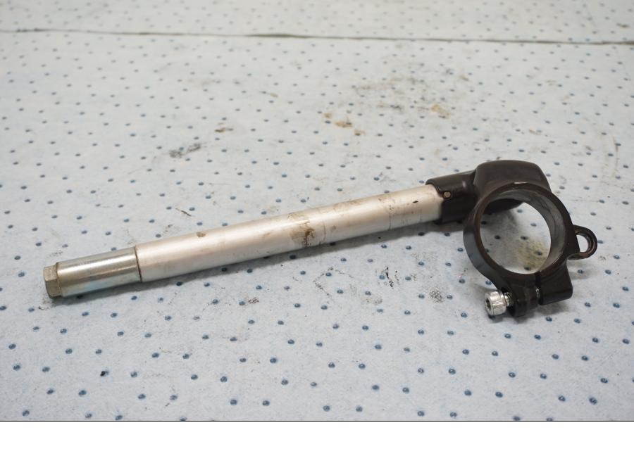 Framsidan på Styre från en Kawasaki ZX-6R -2000 motorcykel.