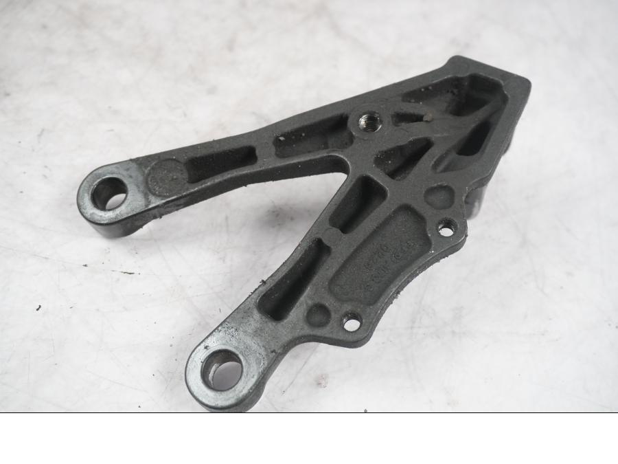 Höger sida på Fotpinnefäste från en Kawasaki ZX-10R -2008 motorcykel.