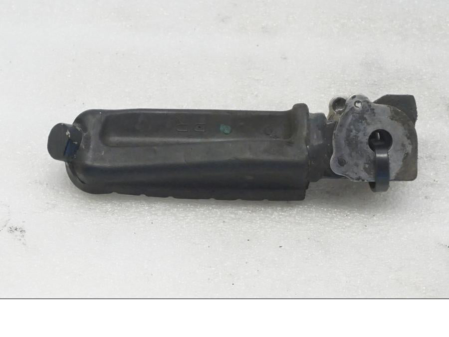 Baksidan på Fotpinne från en KTM 125 Duke -2015 motorcykel.