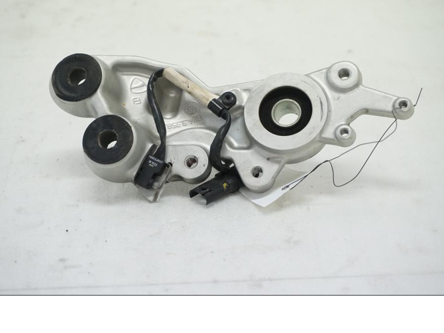 Höger sida på Fotpinnefäste från en Ducati Hypermotard -2020 motorcykel.