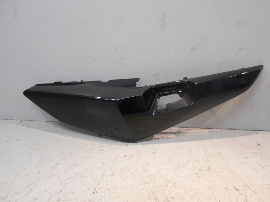 Framsidan på Bakvinge från en BMW K 1600 -2015 motorcykel.