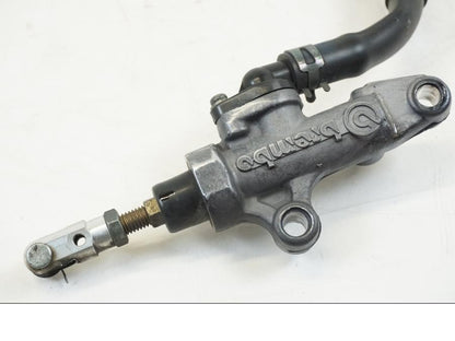 Baksidan på Bromshuvudcylinder från en Yamaha YZF R6 -1999 motorcykel.