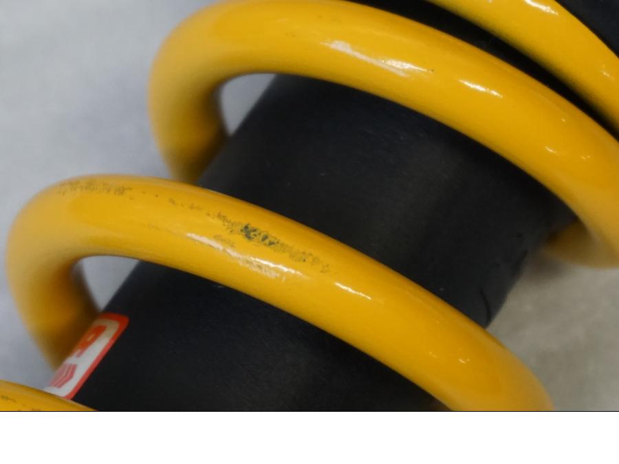 Vänster sida på Stötdämpare från en Honda CBR 600 RR -2004 motorcykel.