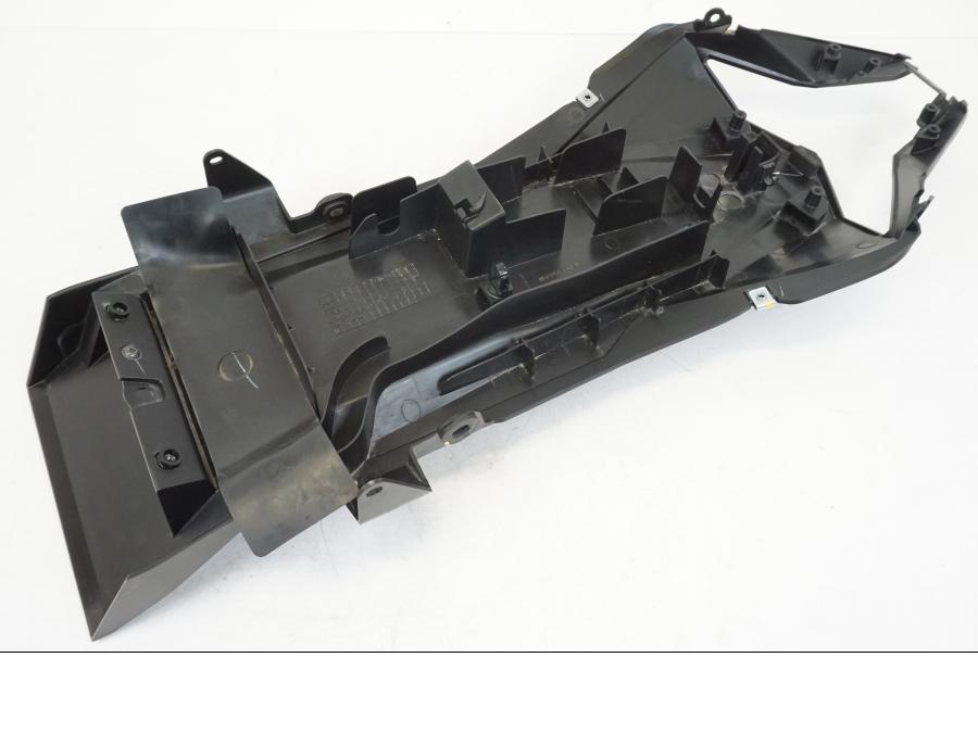 Framsidan på Undertail från en Kawasaki NINJA 400 -2020 motorcykel.