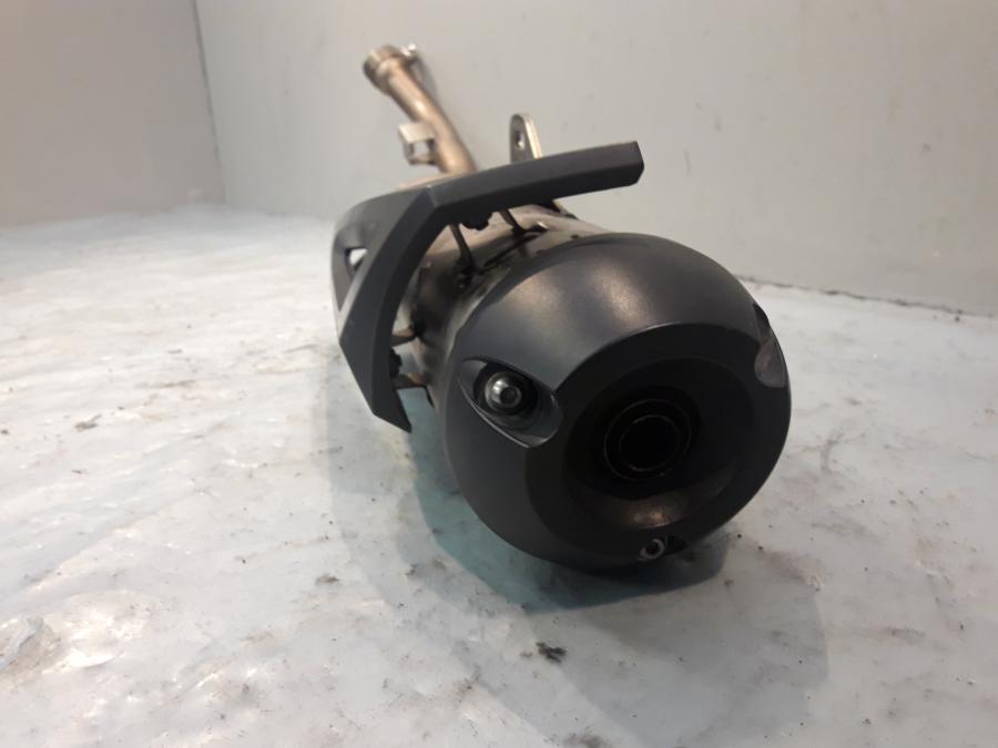 Baksidan på Ljuddämpare från en Yamaha WR 125 -2010 motorcykel.