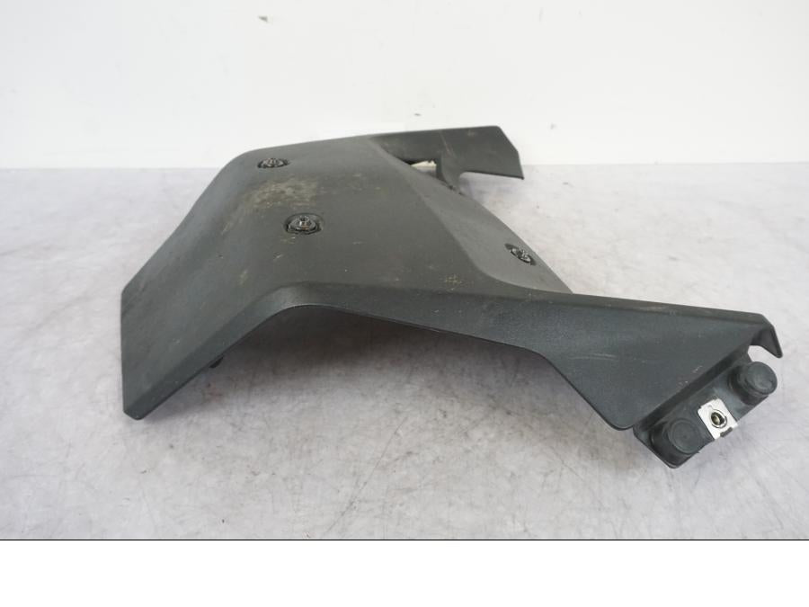 Baksidan på Hasplast från en KTM 1290 Super Adventure S -2022 motorcykel.