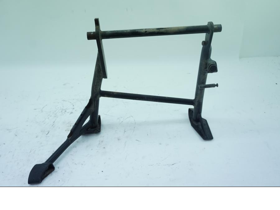 Baksidan på Centralstöd från en BMW F 850 GS -2019 motorcykel.